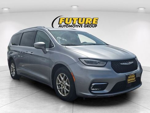 Used 2021 Chrysler Pacifica Touring-L FWD image 1