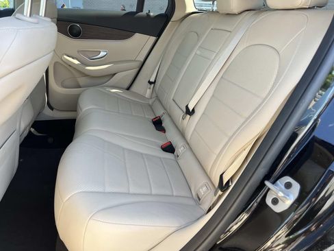 Used 2022 Mercedes-Benz GLC 300 4MATIC image 19