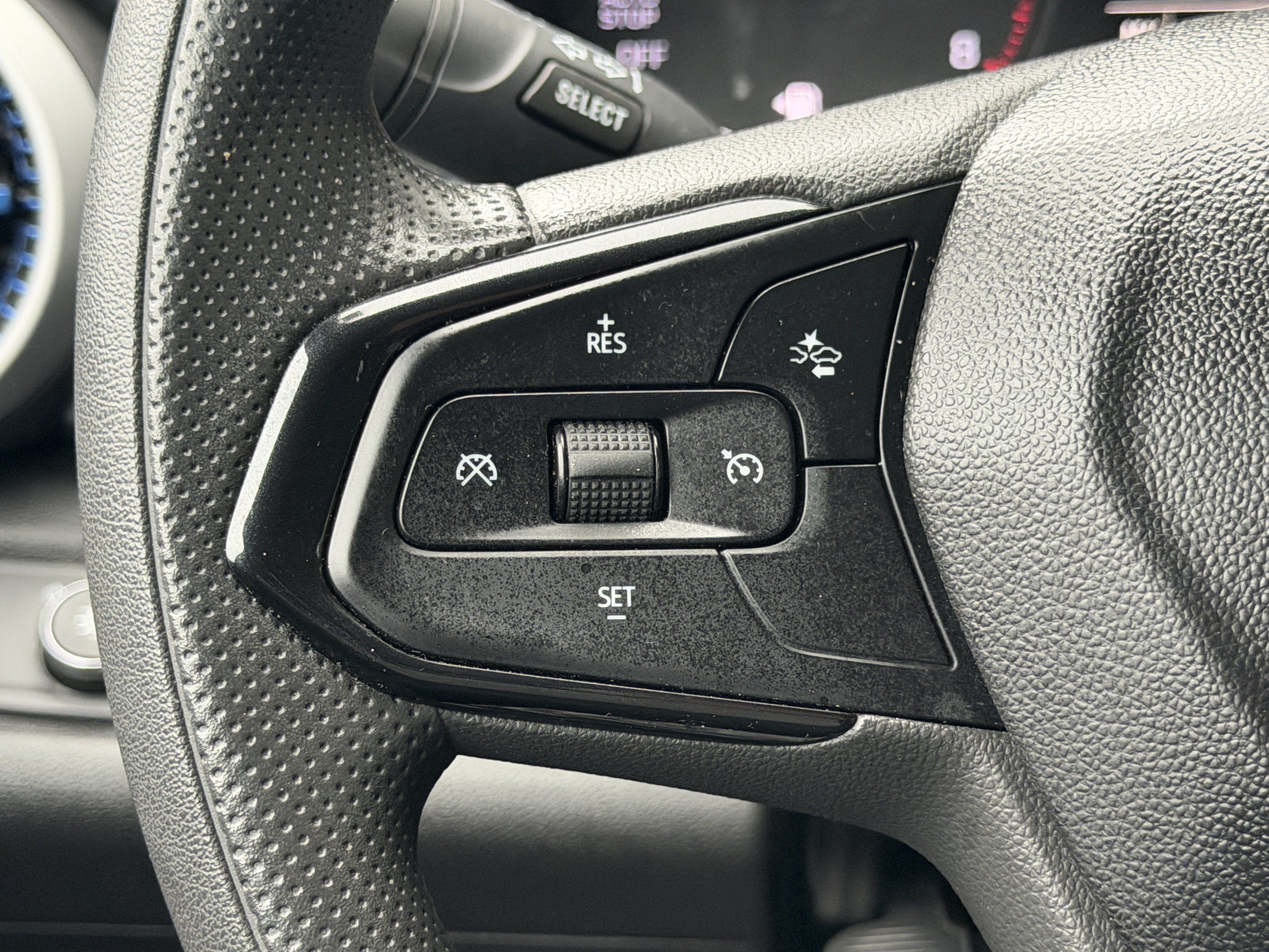 Used 2025 Chevrolet Trax LS w/ LS Convenience Package FWD image 51
