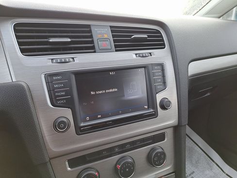 Used 2017 Volkswagen Golf S image 13