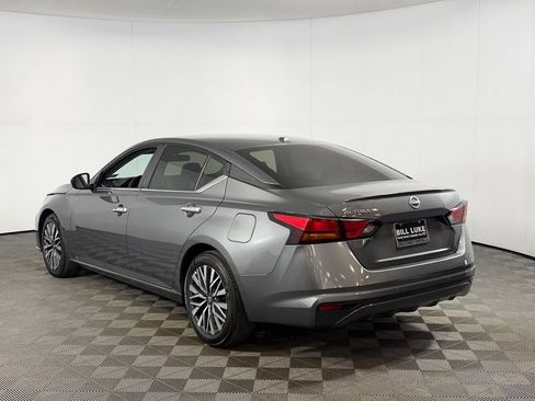 Used 2025 Nissan Altima 2.5 SV FWD image 9