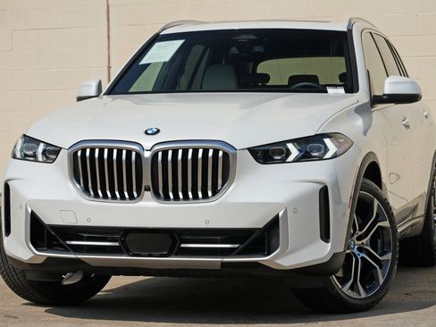 Used 2024 BMW X5 sDrive40i w/ Premium Package RWD image 3