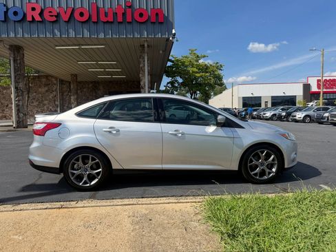 Used 2014 Ford Focus SE w/ Equipment Group 201A FWD image 8