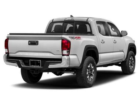 Used 2018 Toyota Tacoma TRD Off-Road image 2