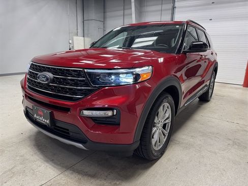 Used 2023 Ford Explorer XLT w/ Equipment Group 202A AWD/4WD image 3