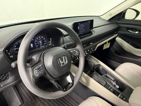 Used 2025 Honda Accord SE image 13