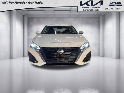 Used 2023 Nissan Altima 2.5 SV image 2