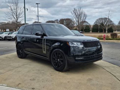 Used 2025 Land Rover Range Rover SE image 3