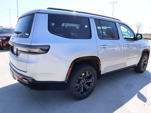 New 2026 Jeep Grand Wagoneer Limited w/ Premium Group II AWD/4WD image 24
