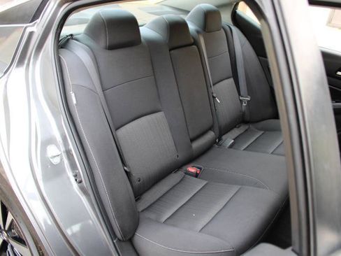 Used 2022 Nissan Altima 2.5 SV FWD image 13