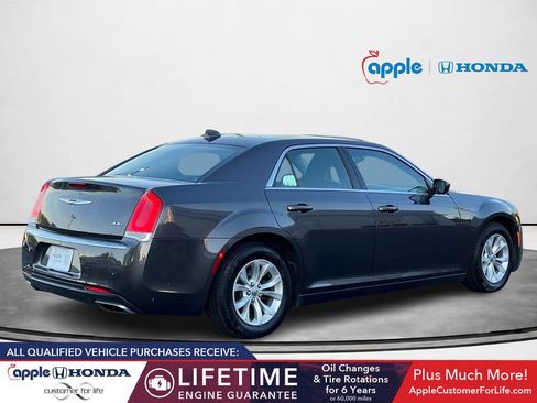 Used 2016 Chrysler 300 Limited RWD image 5