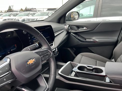Used 2025 Chevrolet Equinox LT FWD image 41