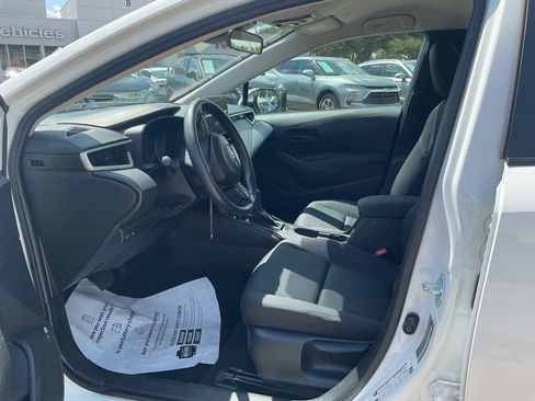 Used 2025 Toyota Corolla LE FWD image 19