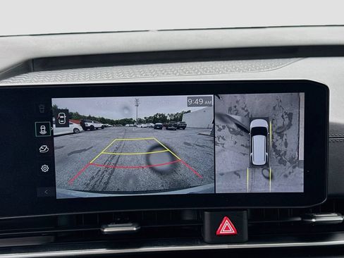 Certified 2025 Kia Carnival SX FWD image 17
