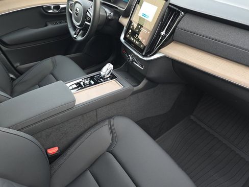 New 2026 Volvo XC90 B5 Plus w/ Protection Package image 15