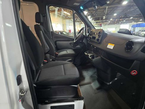 Used 2025 Mercedes-Benz Sprinter 2500 image 11