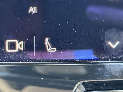 Certified 2023 Volvo XC60 B5 Ultimate w/ Protection Package Premier image 25