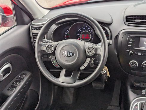 Used 2016 Kia Soul + image 13