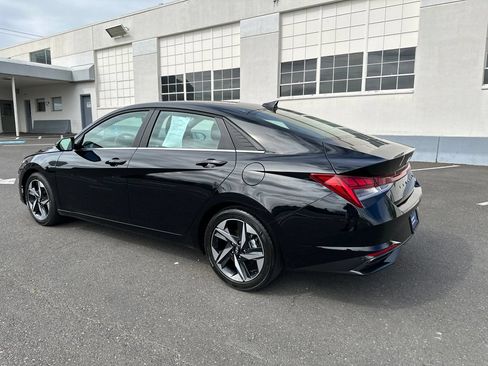 Certified 2023 Hyundai Elantra Limited FWD image 4