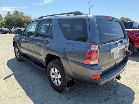 Used 2005 Toyota 4Runner SR5 AWD/4WD image 3
