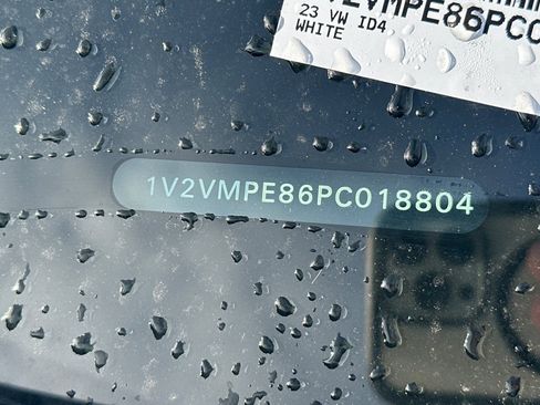 Used 2023 Volkswagen ID.4 Pro S image 4