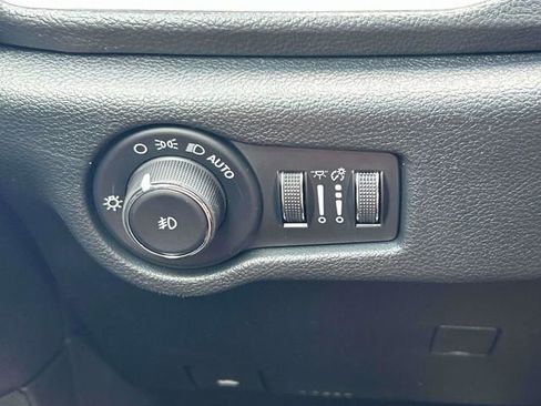 New 2026 Chrysler Pacifica Select image 29