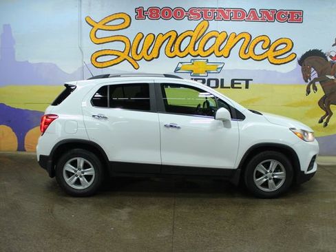 Used 2018 Chevrolet Trax LT w/ LT Convenience Package image 1