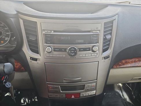 Used 2011 Subaru Outback 3.6R Limited w/ PWR Moonroof Pkg image 15