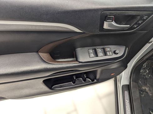 Used 2019 Toyota Highlander Limited image 10