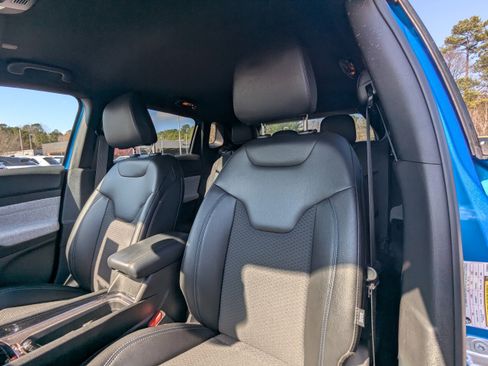 Used 2025 Jeep Compass Latitude image 9