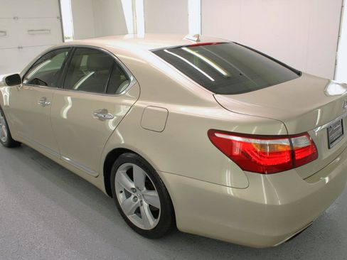 Used 2012 Lexus LS 460 w/ Luxury Value Edition RWD image 6