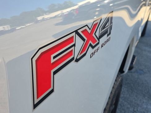 Used 2025 Ford F250 Platinum image 11