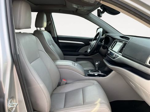 Used 2017 Toyota Highlander XLE image 14