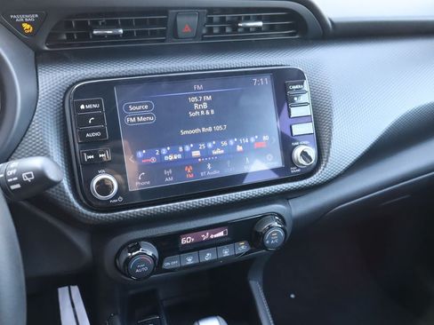 Used 2022 Nissan Kicks SV w/ Interior Electronics Package FWD image 6