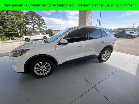 Used 2021 Ford Escape SE w/ Convenience Package AWD/4WD image 2