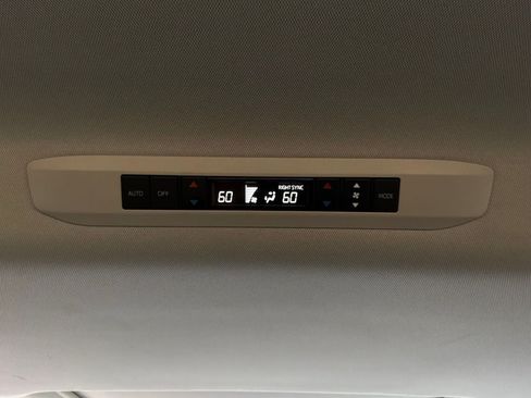 Used 2025 Toyota Sienna XLE FWD image 15