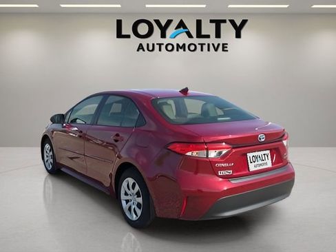 Used 2025 Toyota Corolla LE image 3