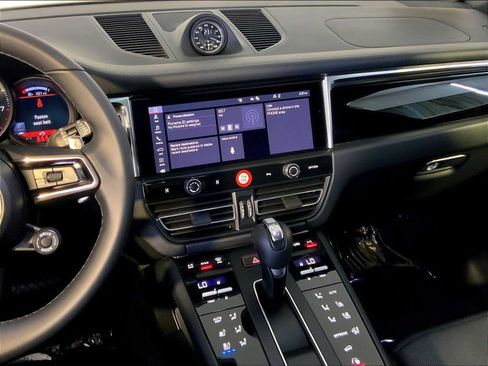 Used 2026 Porsche Macan AWD/4WD image 17