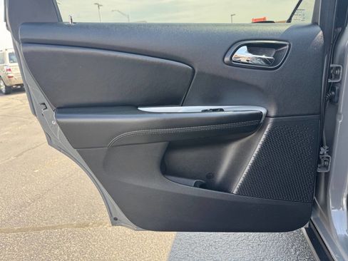 Used 2020 Dodge Journey SE w/ SE Popular Equipment Group image 16