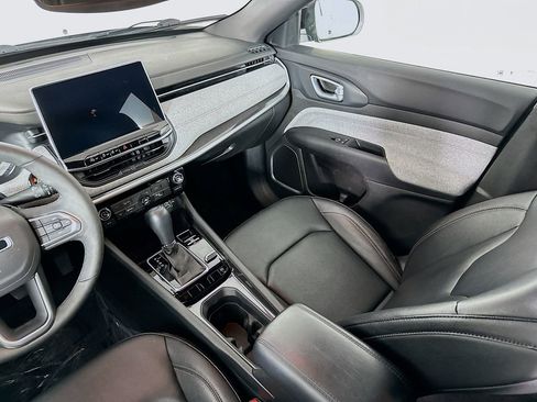 Certified 2024 Jeep Compass Latitude image 32