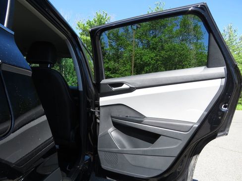 Used 2023 Volkswagen Taos SE AWD/4WD image 15