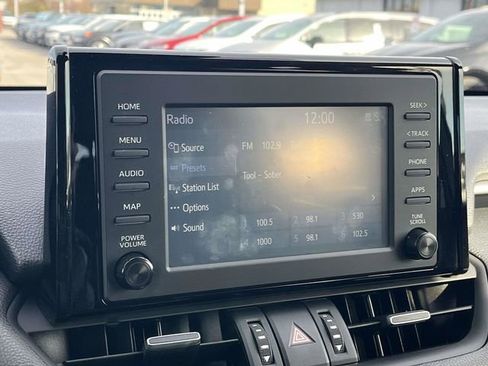 Used 2019 Toyota RAV4 XLE Premium image 30