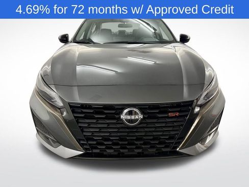 Used 2025 Nissan Altima 2.5 SR w/ SR Premium Package image 3