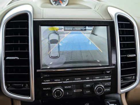 Used 2014 Porsche Cayenne Platinum Edition AWD/4WD image 21