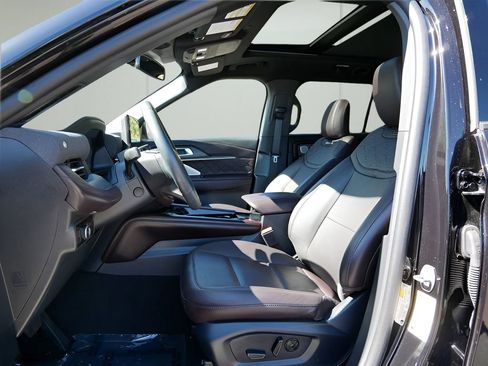 Used 2025 Ford Explorer Platinum w/ LUX Leather Package AWD/4WD image 10