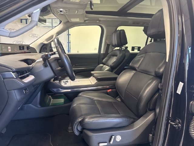 Used 2025 Lincoln Navigator Reserve AWD/4WD image 9