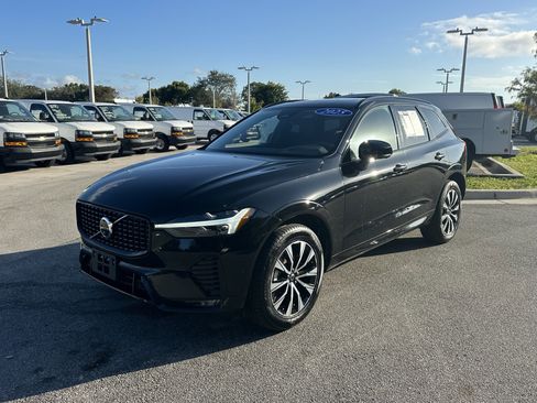 Used 2025 Volvo XC60 B5 Plus image 5