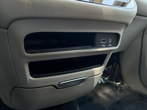 Used 2020 Chrysler Pacifica Limited FWD image 34