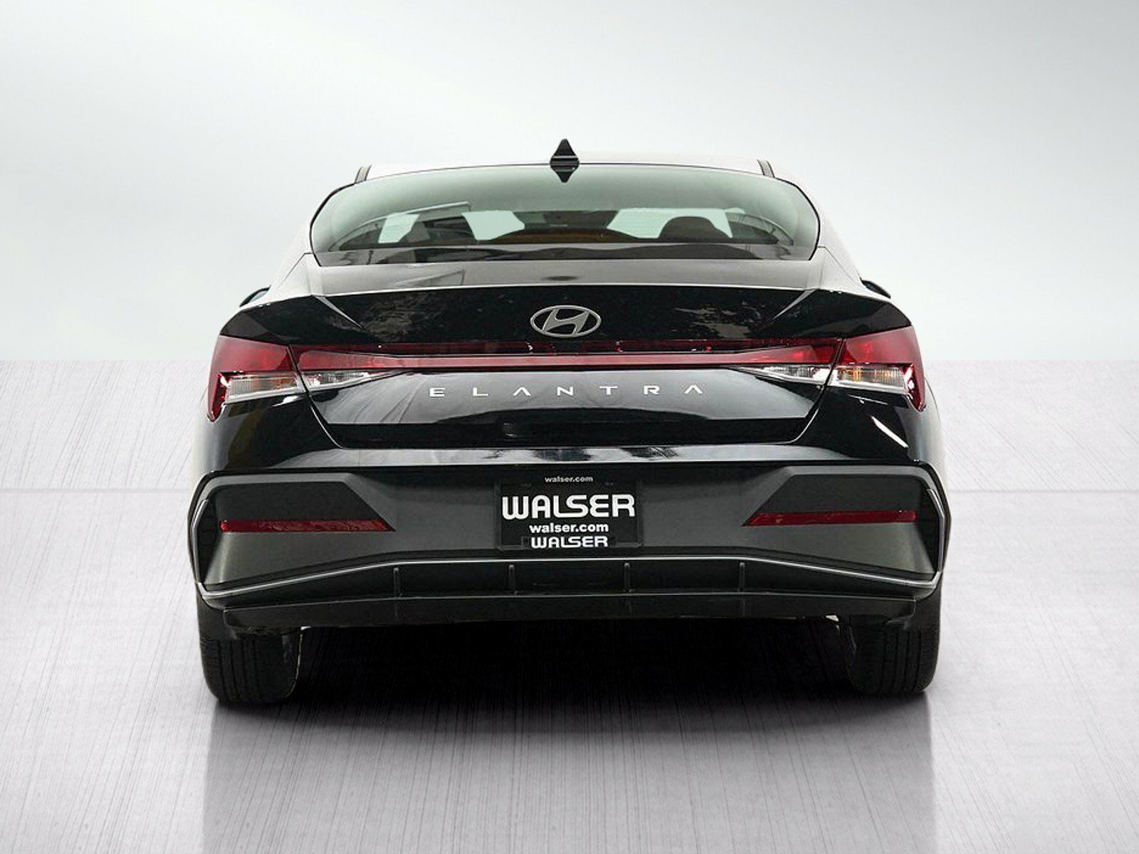 Used 2026 Hyundai Elantra SE FWD image 4
