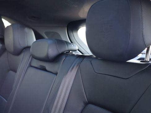 Used 2024 Porsche Cayenne image 19